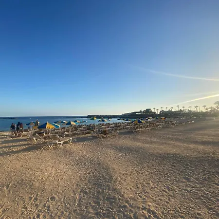 Modern Duplex Near Swimming Pool Feriehus *